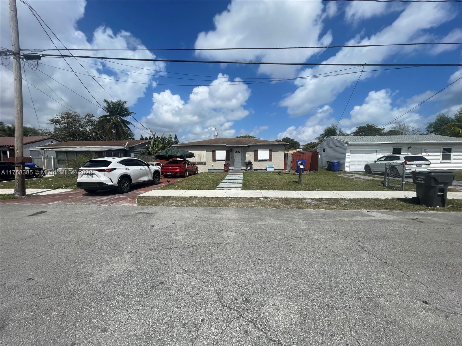 HOLLYWOOD TERRACE - Residential