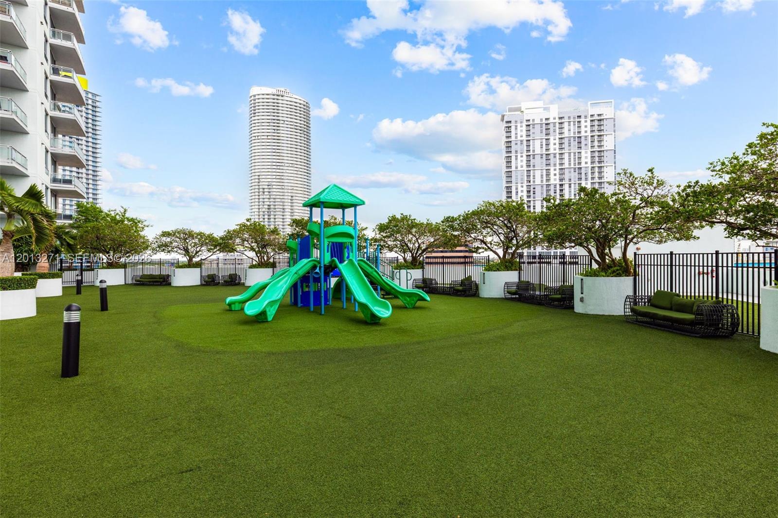 IVY CONDO - Residential