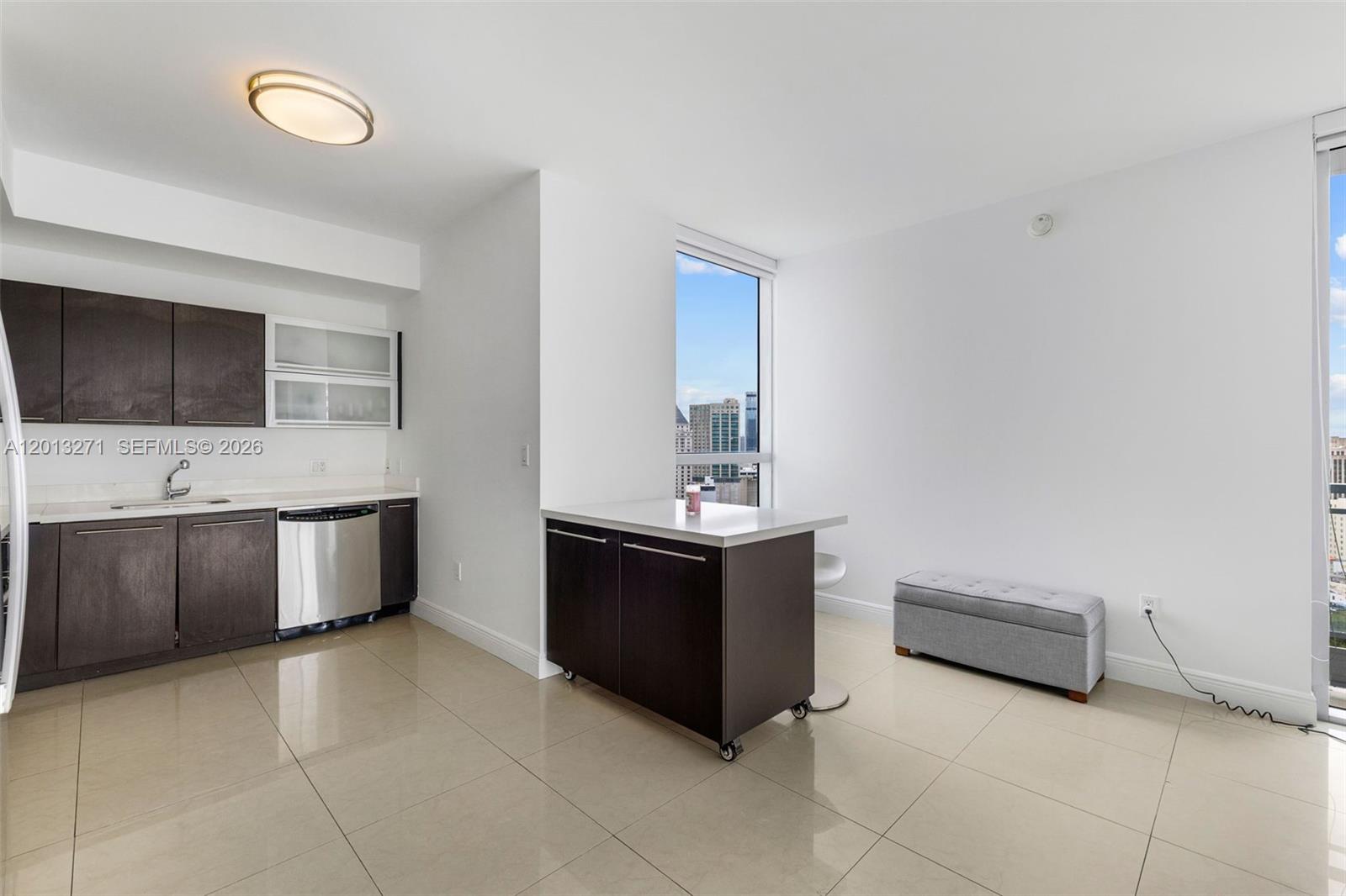 IVY CONDO - Residential