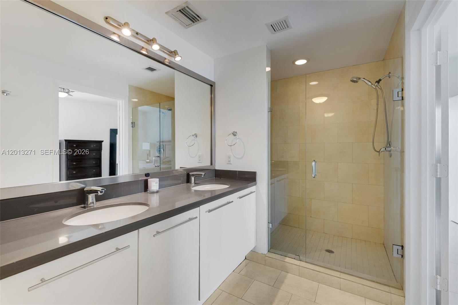 IVY CONDO - Residential