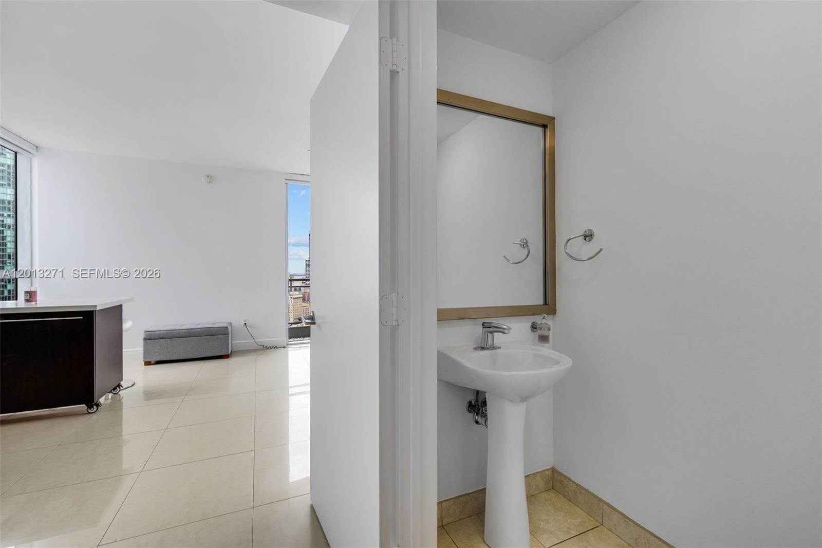 IVY CONDO - Residential