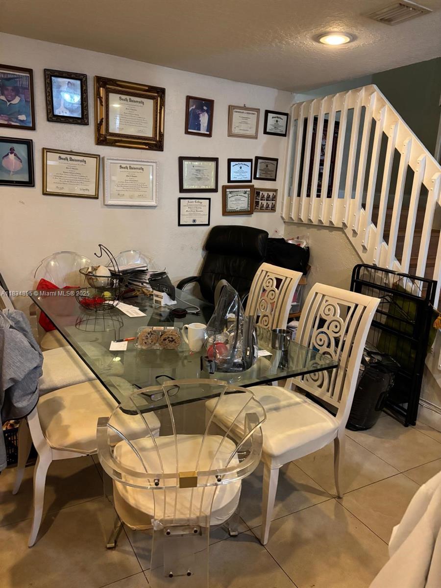 Spacious 3-bed, 2-bath townhome in a peaceful, well-maintained community with scenic lake views.
The open kitchen offers a breakfast bar and overlooks the living area, perfect for entertaining. Large windows fill the home with natural light, Enjoy relaxing lake views from your backyard