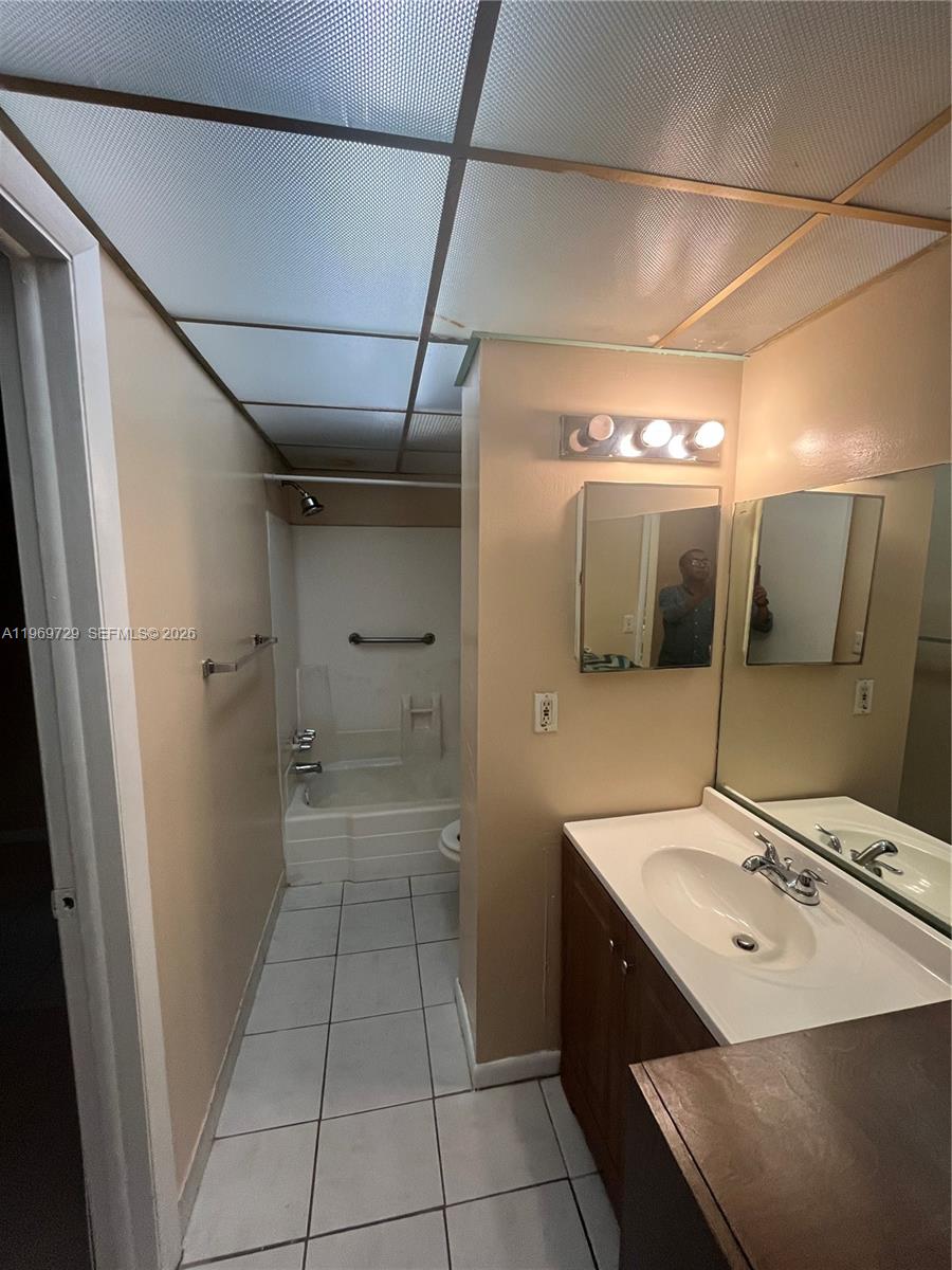 BROOKFIELD SQUARE CONDO - Residential Lease