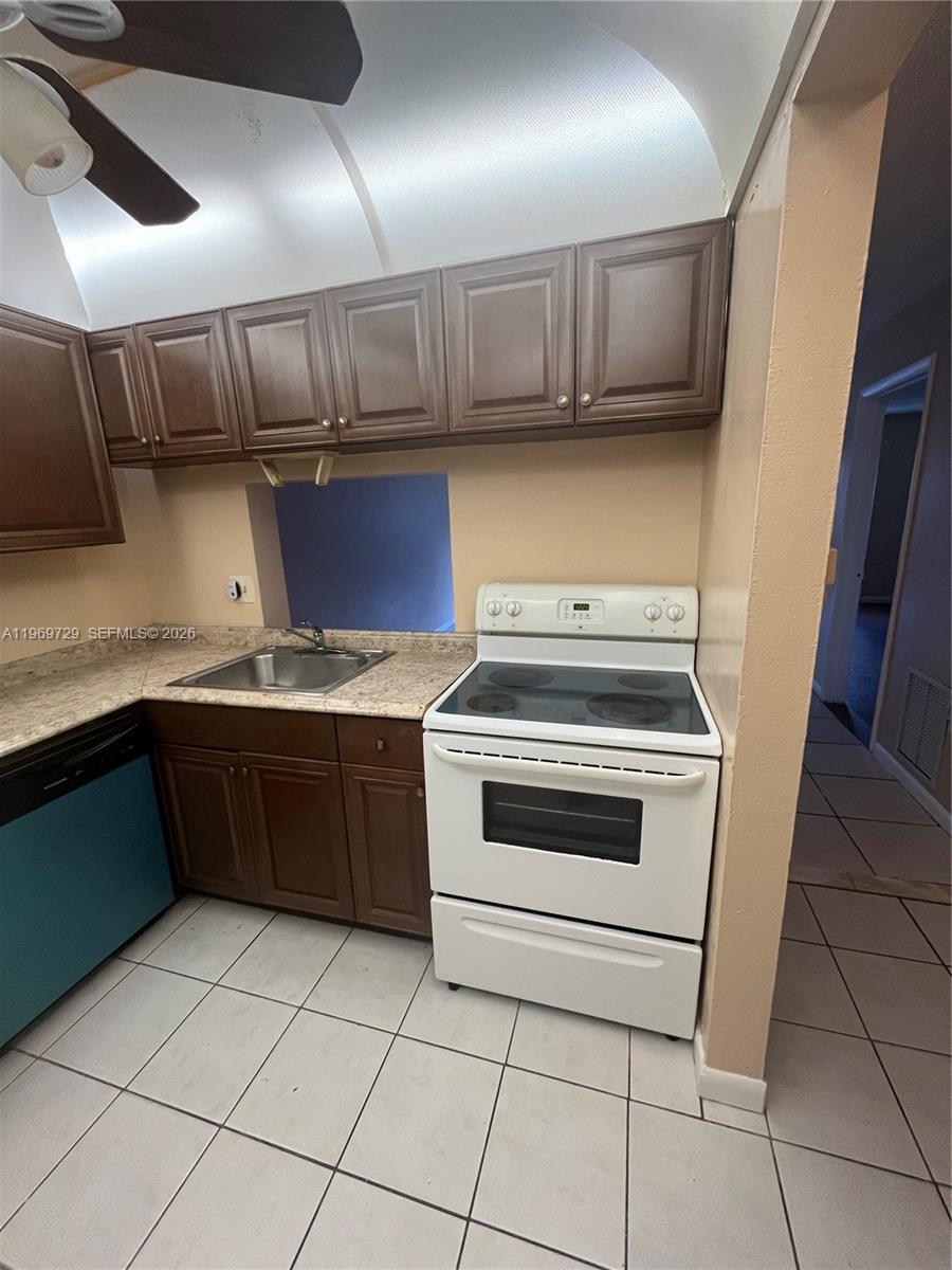 BROOKFIELD SQUARE CONDO - Residential Lease