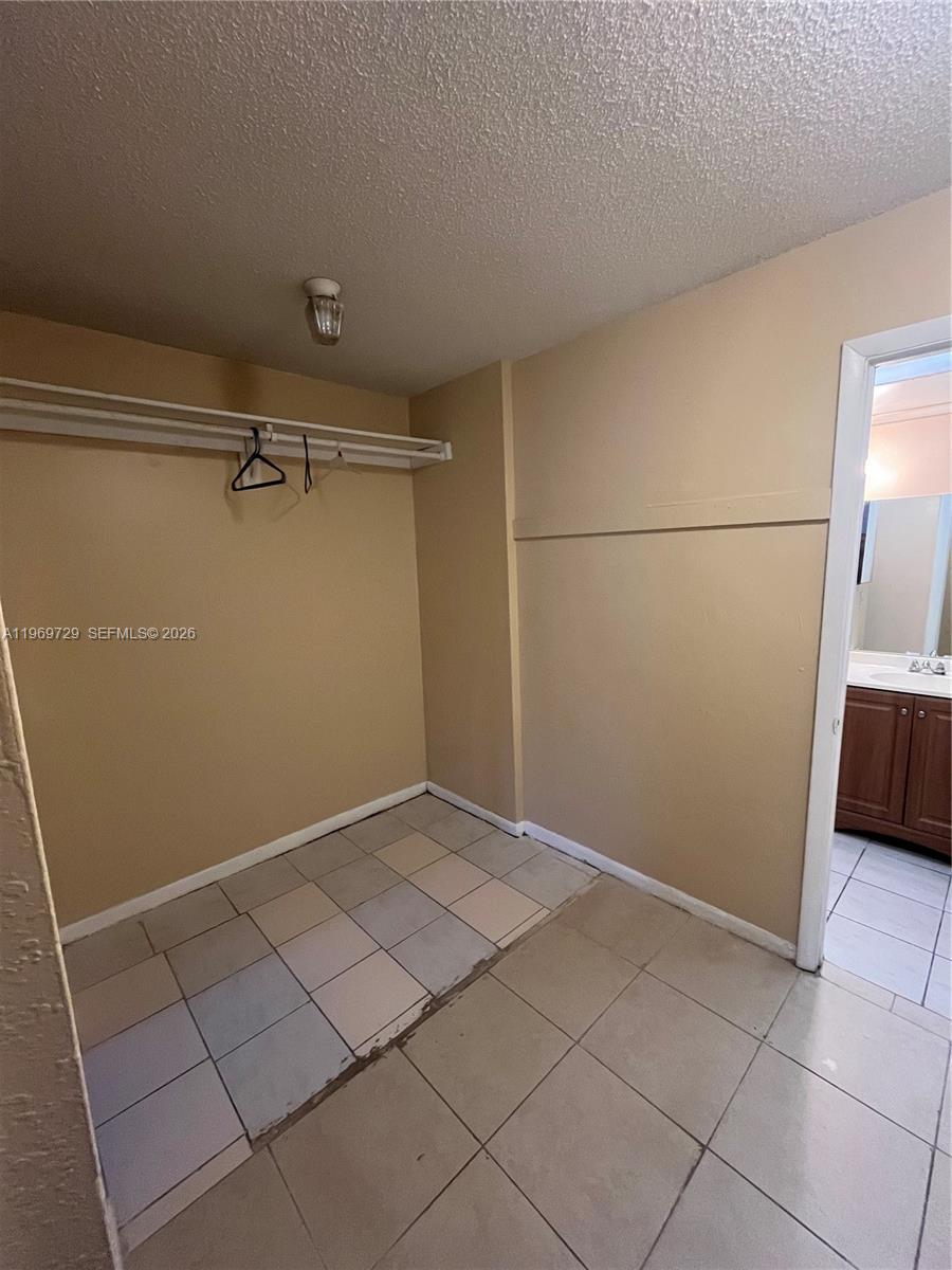 BROOKFIELD SQUARE CONDO - Residential Lease