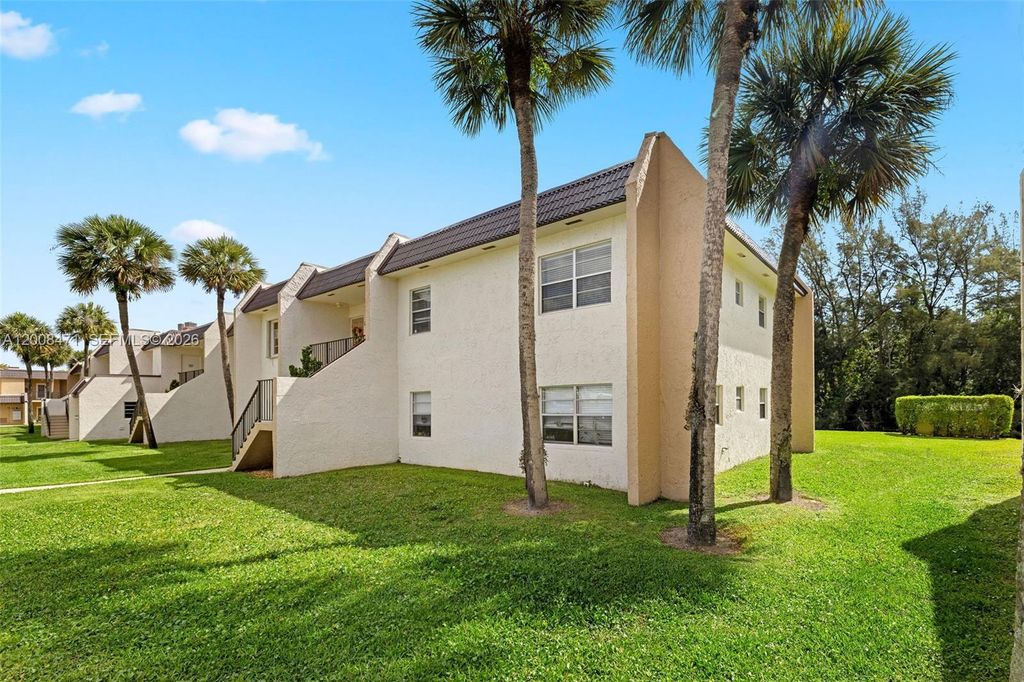 Photo of 110 Lake Meryl Dr #216, West Palm Beach, FL 33411 (MLS # A12008471)