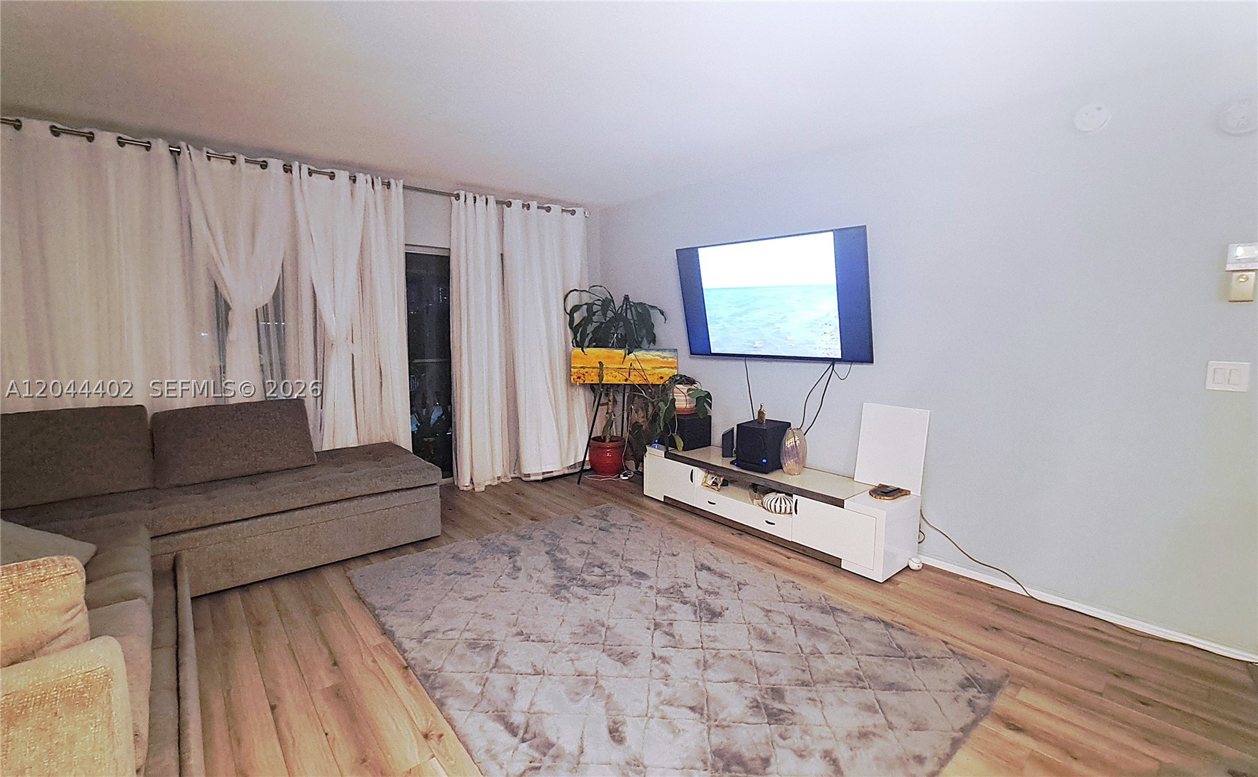 450 GOLDEN ISLES DR 2H