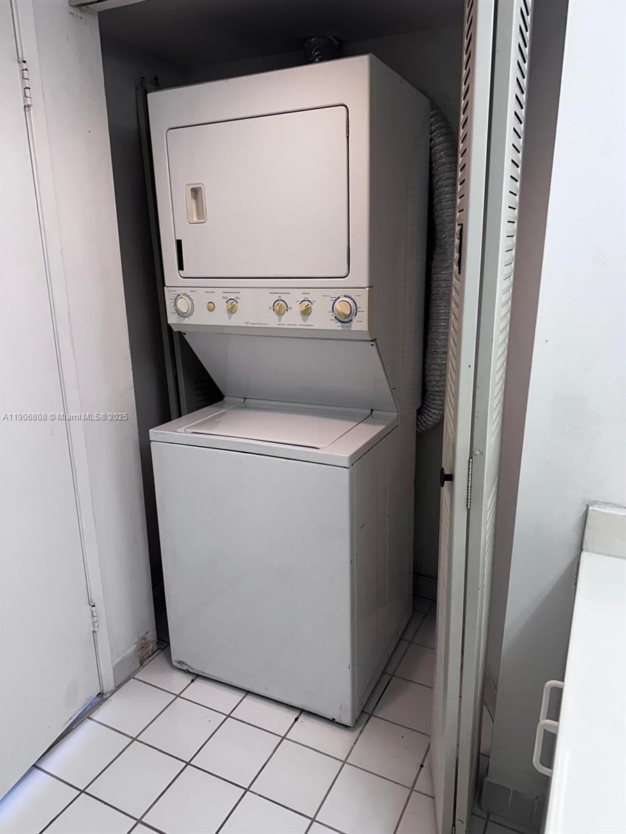 PARC CENTRAL AVENTURA SOU - Residential Lease