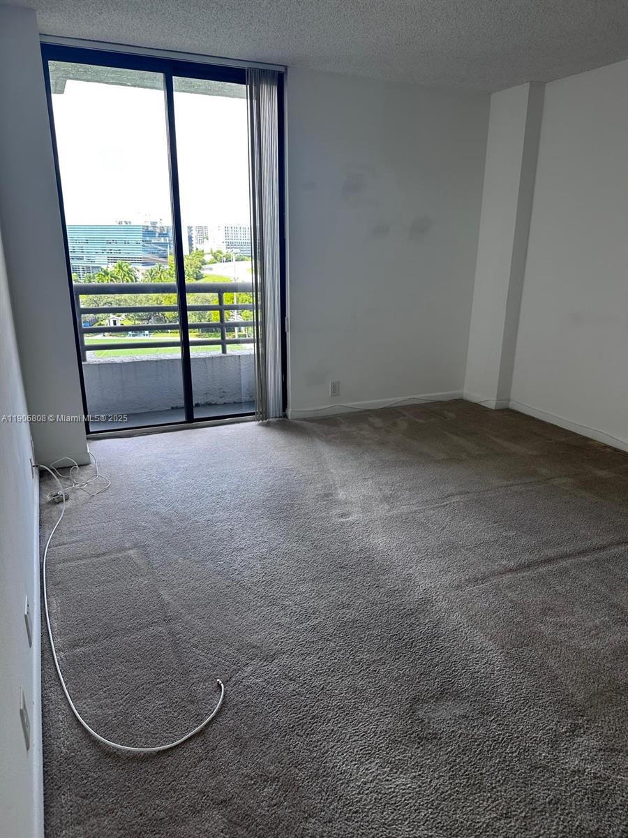 PARC CENTRAL AVENTURA SOU - Residential Lease