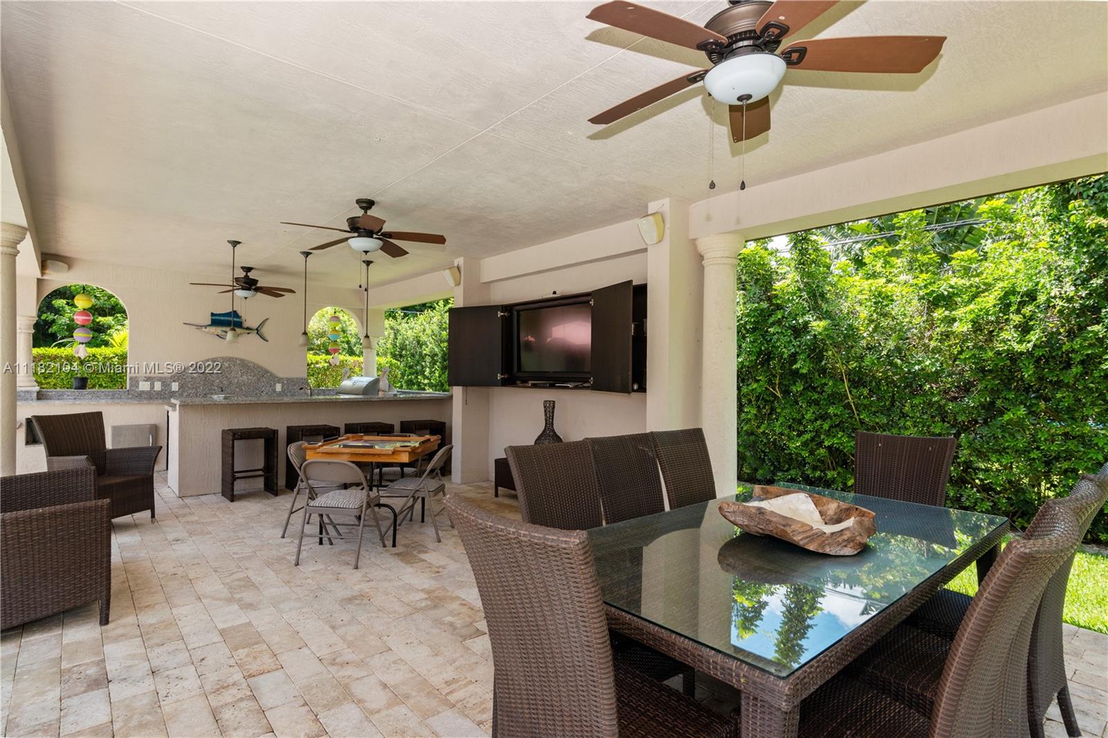 TOWN & RANCH ESTS - Residential