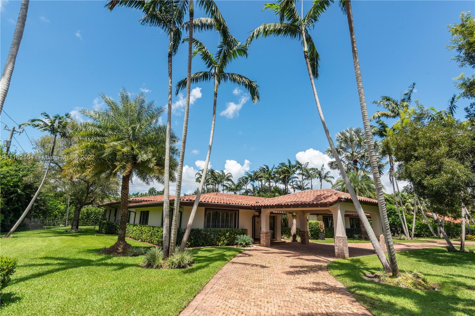 TOWN & RANCH ESTS - Residential