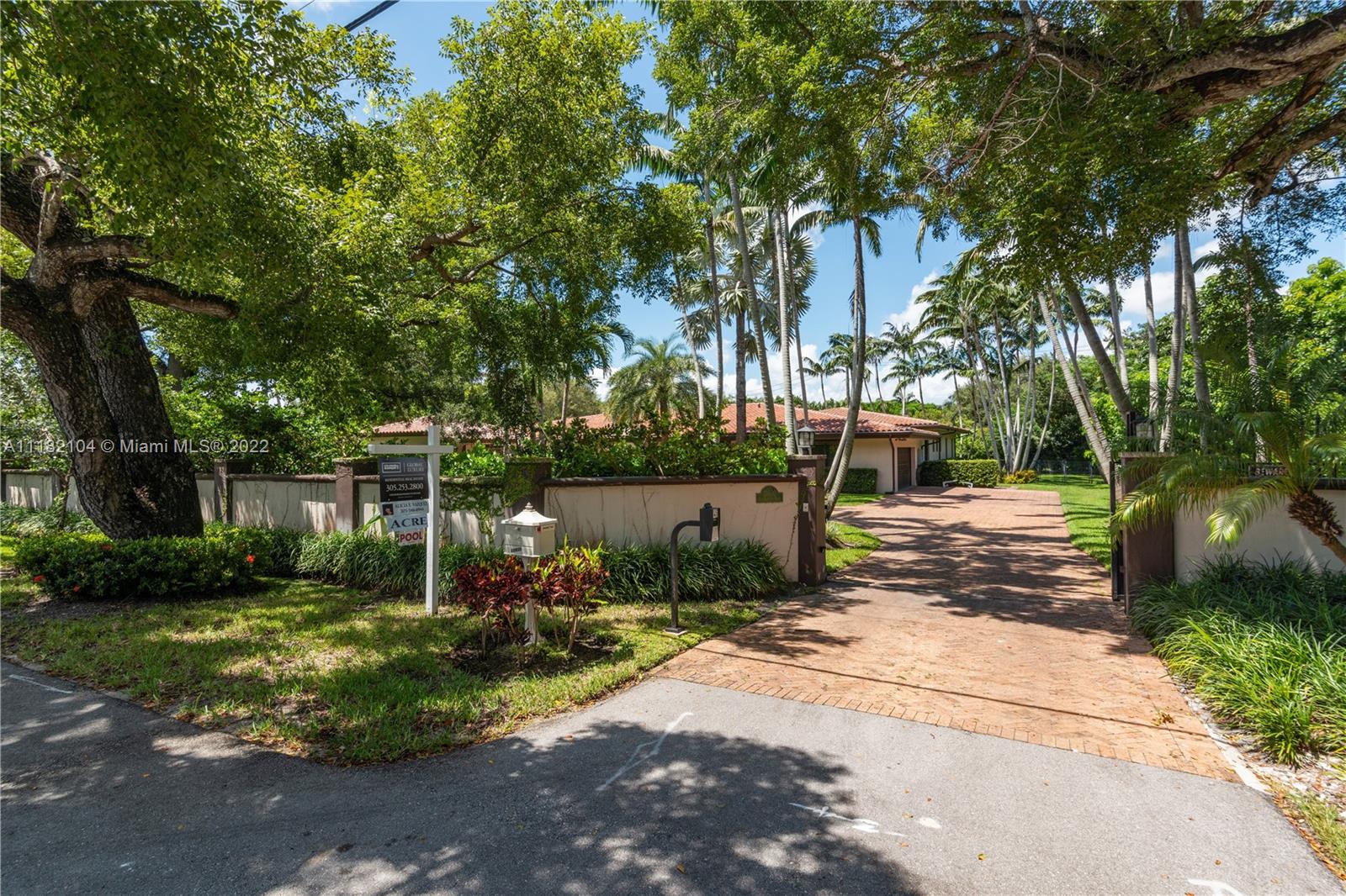TOWN & RANCH ESTS - Residential