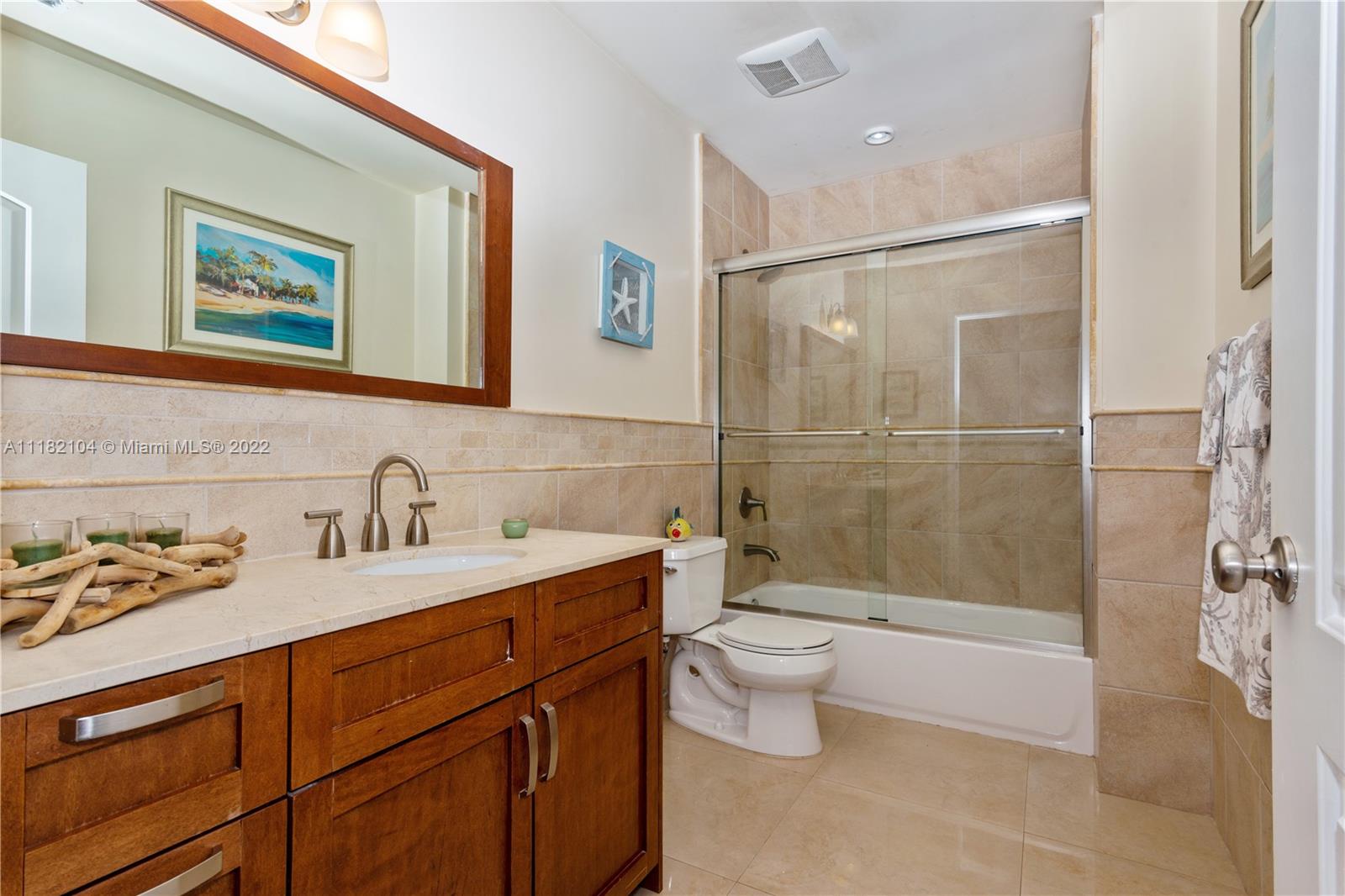 TOWN & RANCH ESTS - Residential