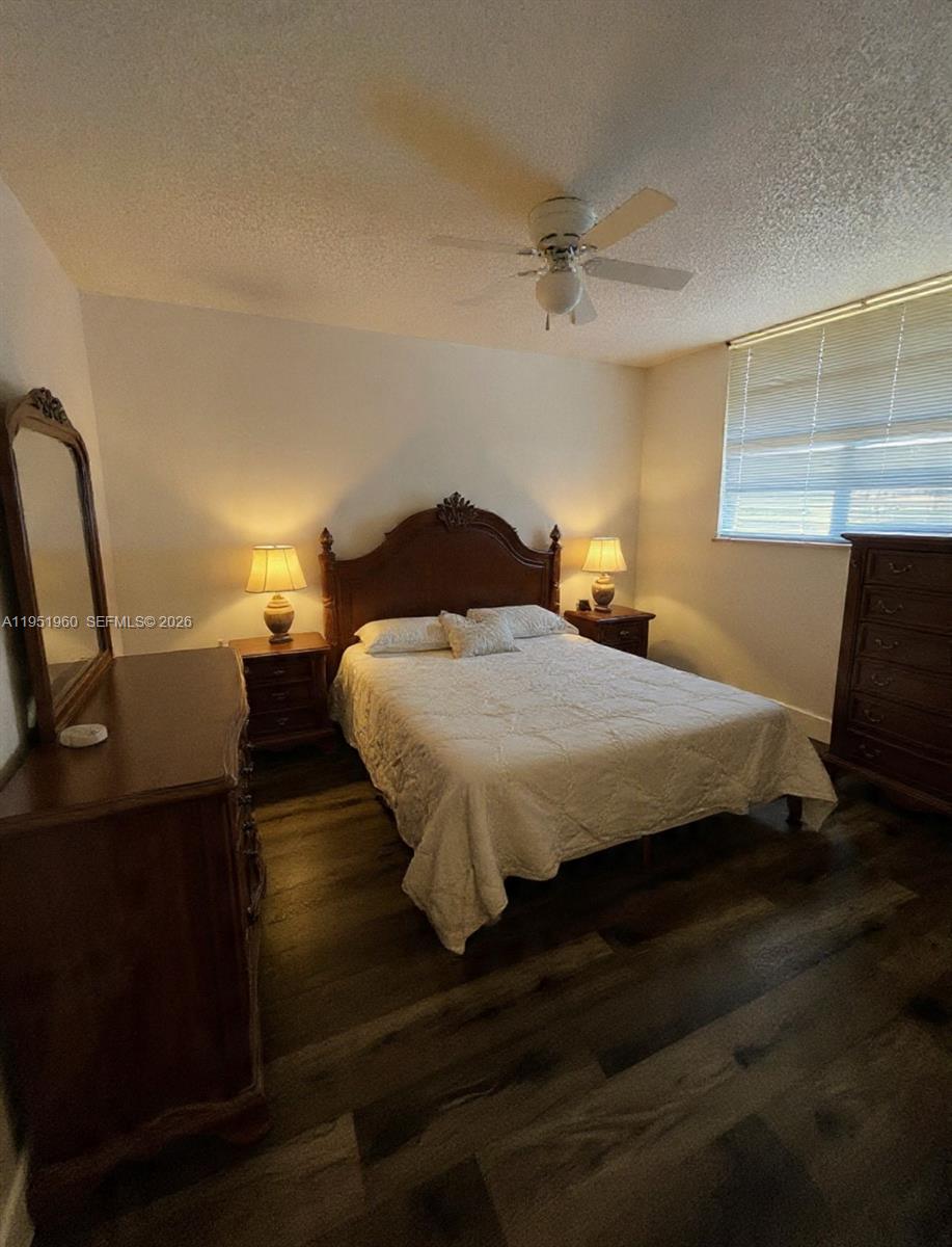 CYPRESS CHASE CONDO NO 5 - Residential