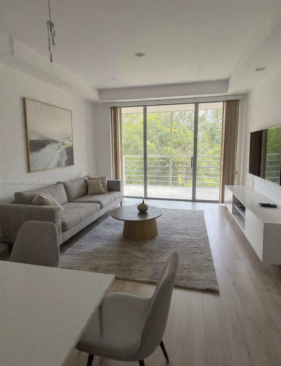 CYPRESS CHASE CONDO NO 5 - Residential