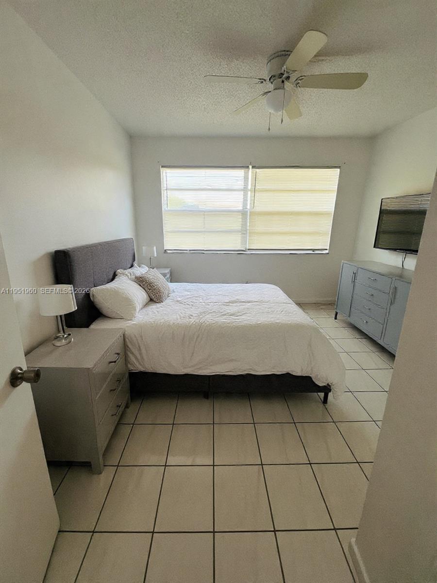 CYPRESS CHASE CONDO NO 5 - Residential