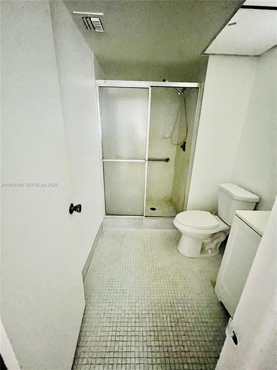 CYPRESS CHASE CONDO NO 5 - Residential