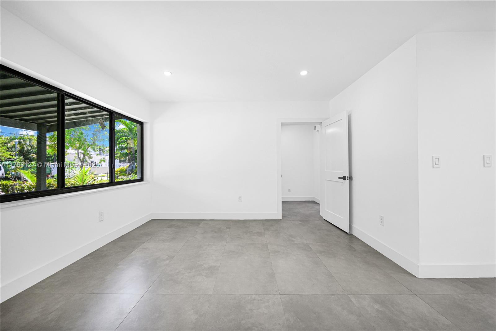 SILVER BLUFF EST-SEC B - Residential