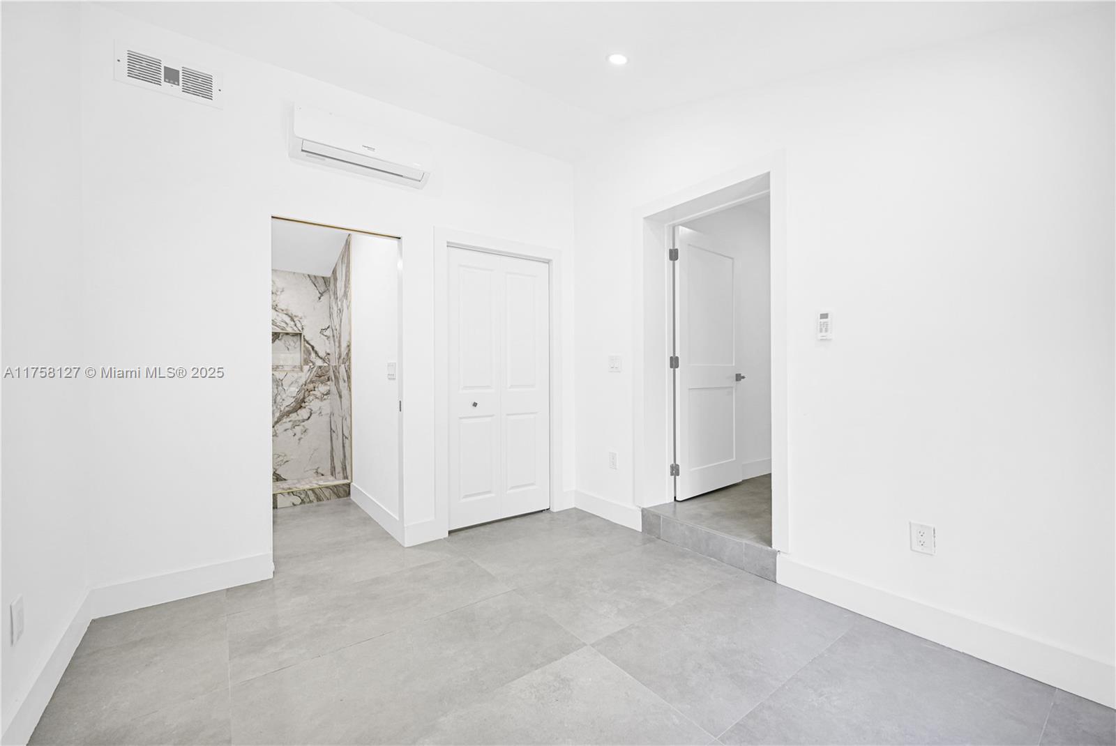 SILVER BLUFF EST-SEC B - Residential