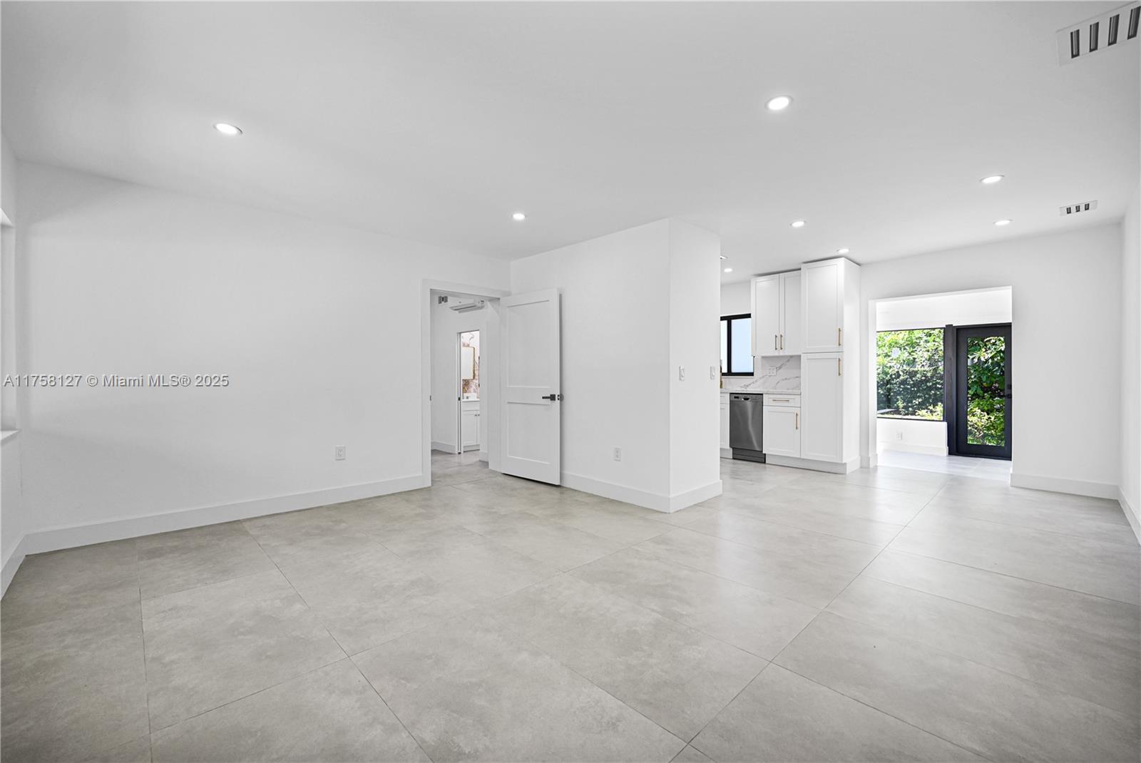 SILVER BLUFF EST-SEC B - Residential