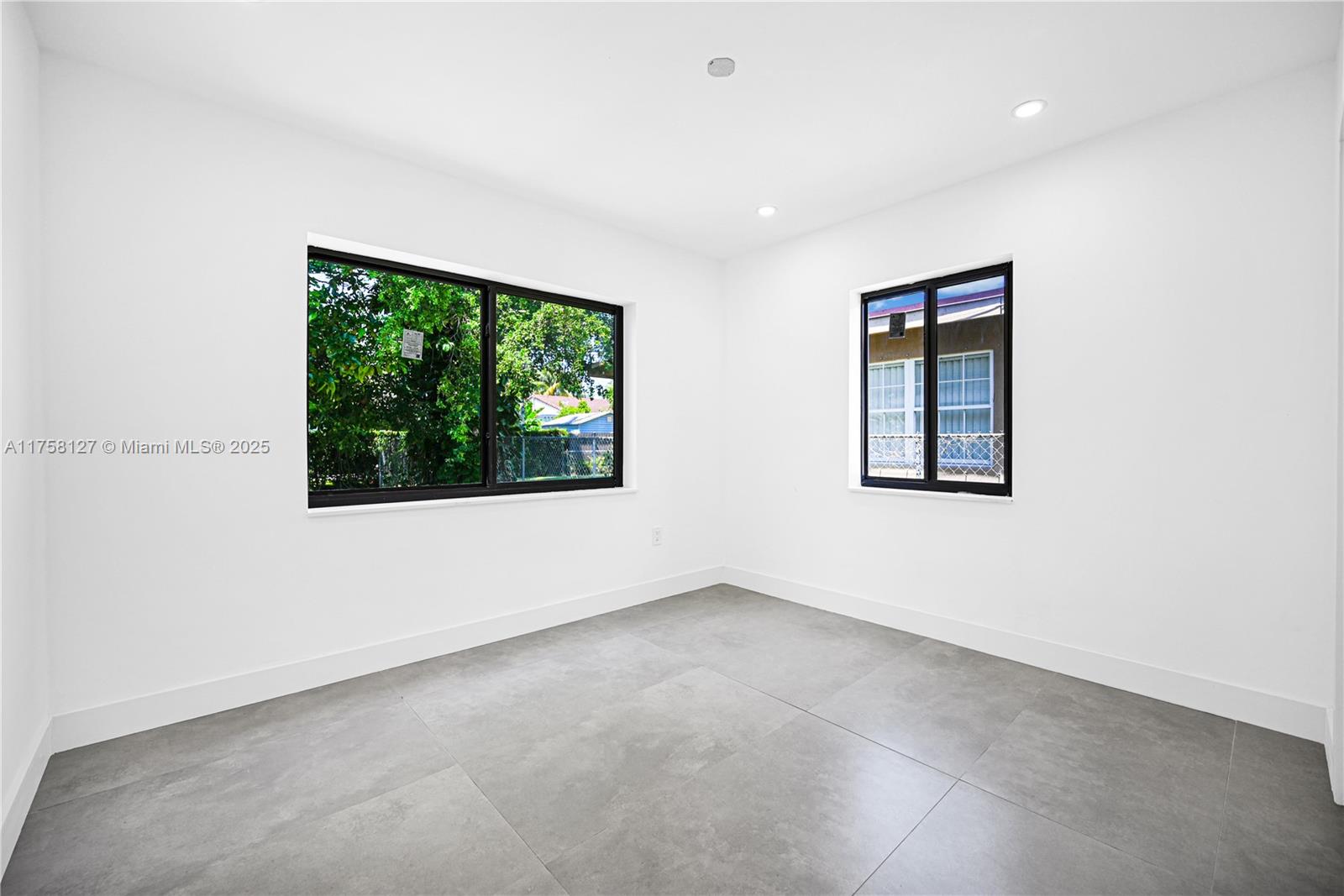 SILVER BLUFF EST-SEC B - Residential