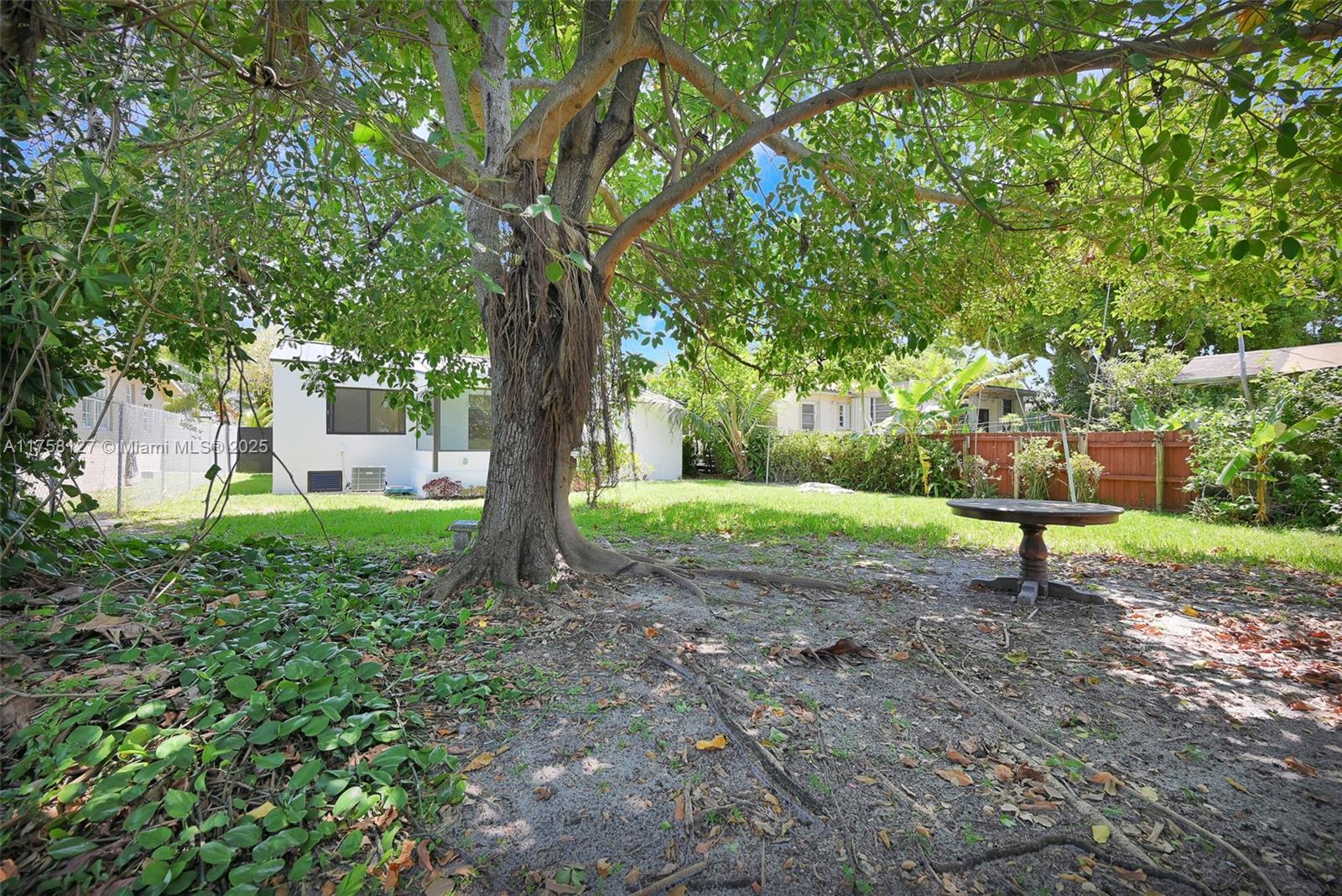 SILVER BLUFF EST-SEC B - Residential