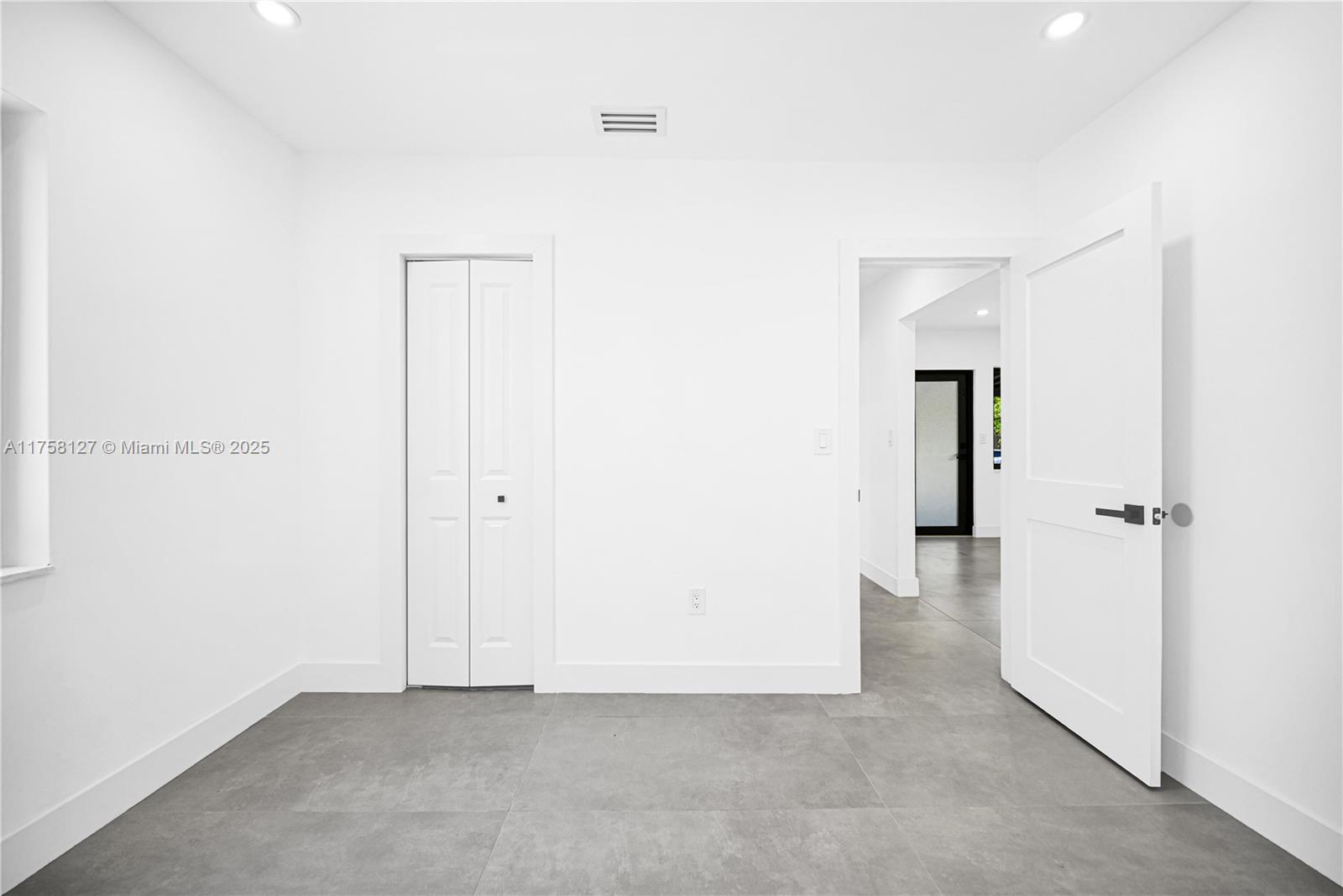 SILVER BLUFF EST-SEC B - Residential