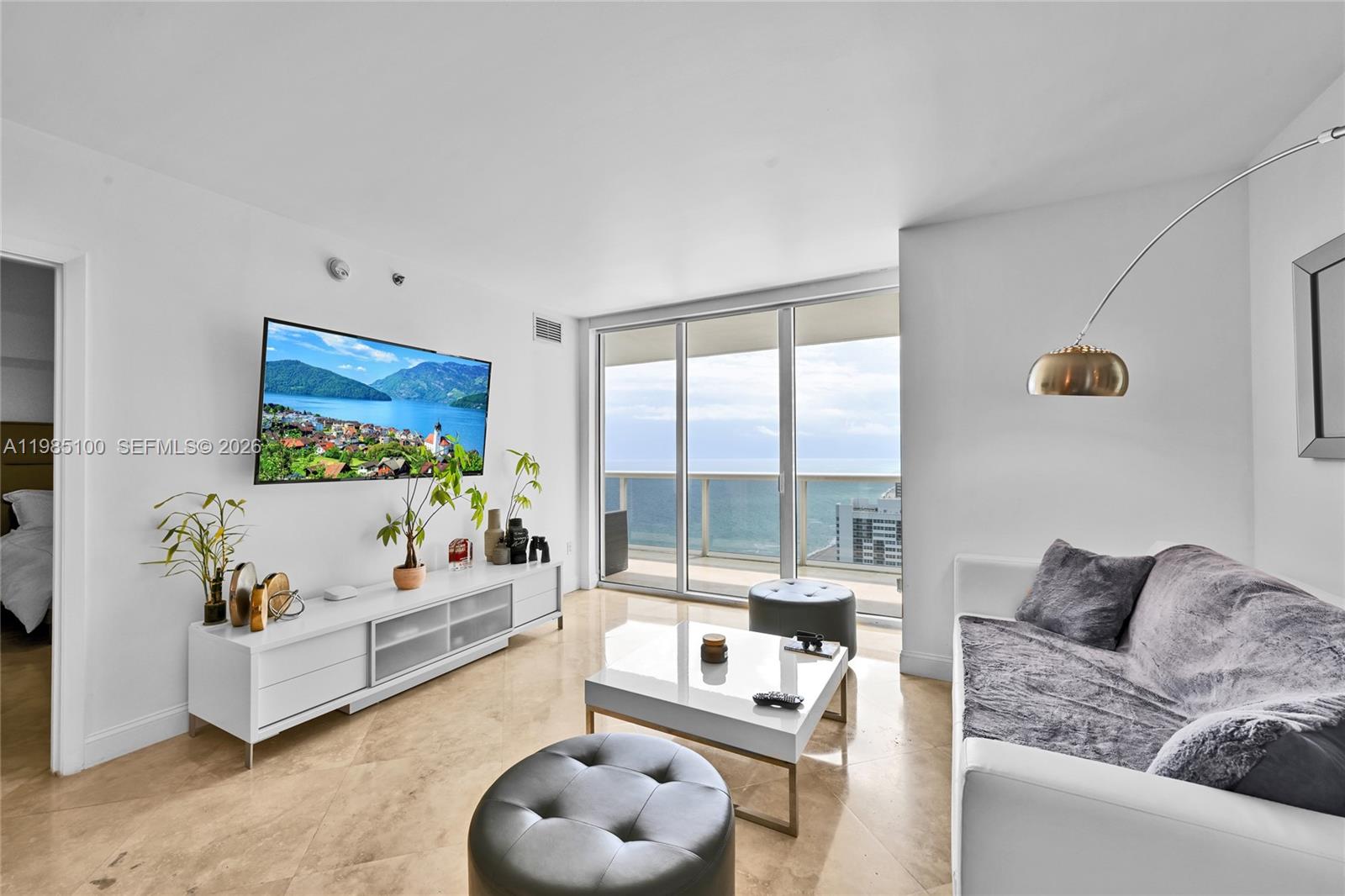 BEACH CLUB II - Residential