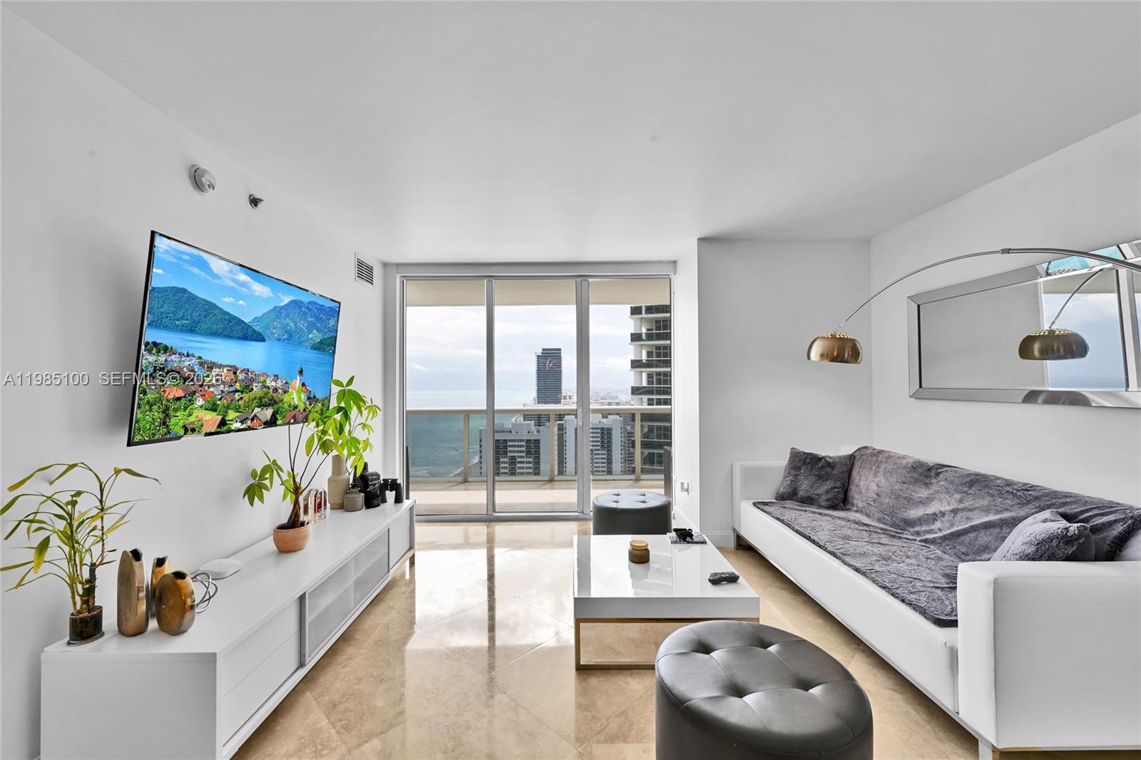 BEACH CLUB II - Residential