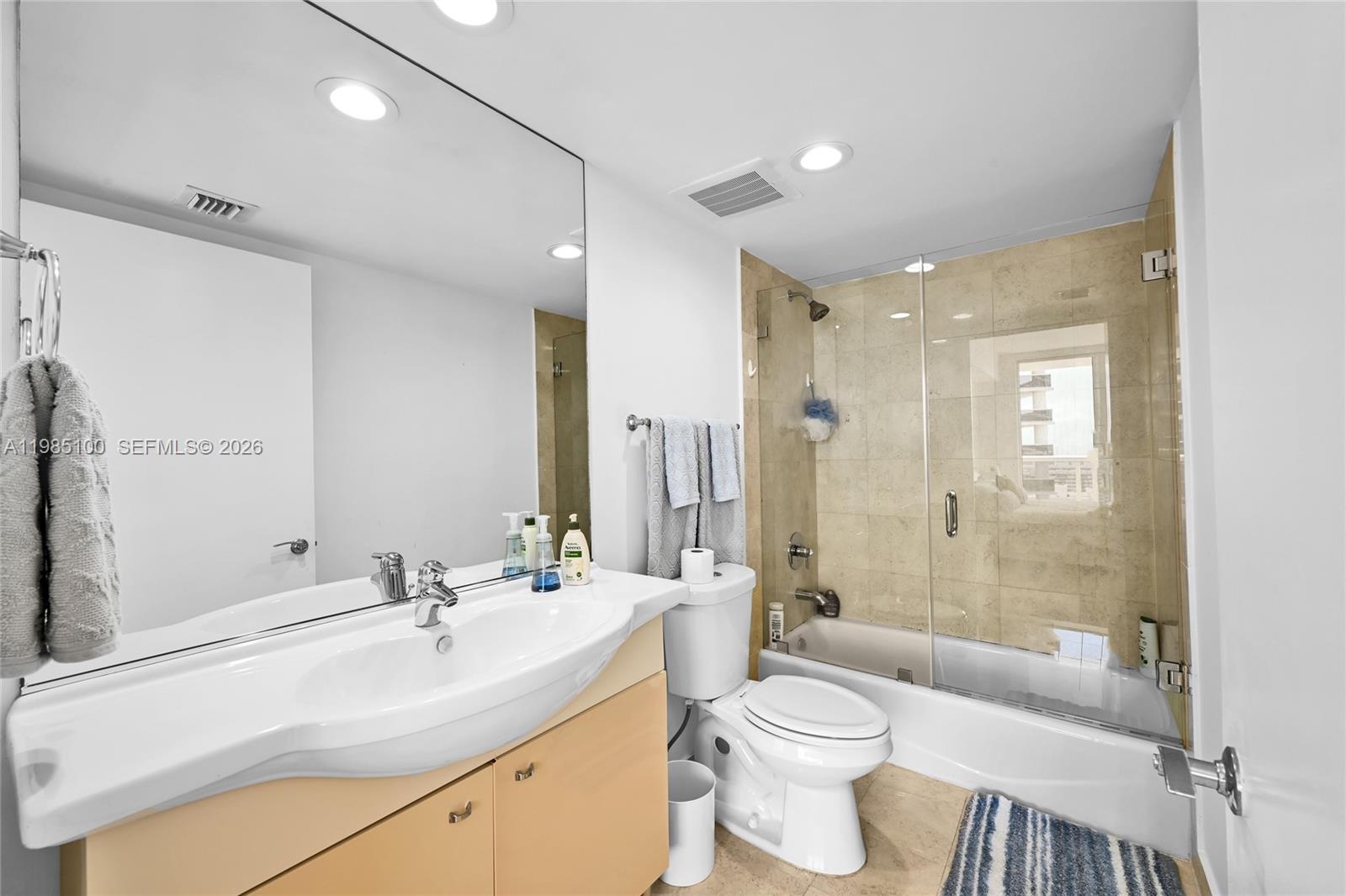 BEACH CLUB II - Residential