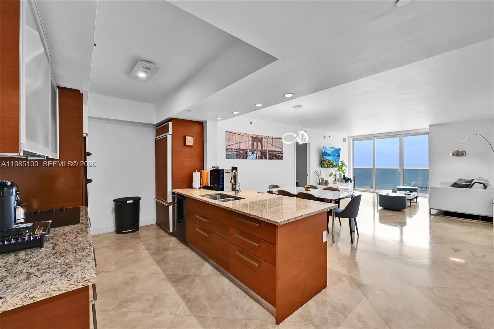 BEACH CLUB II - Residential