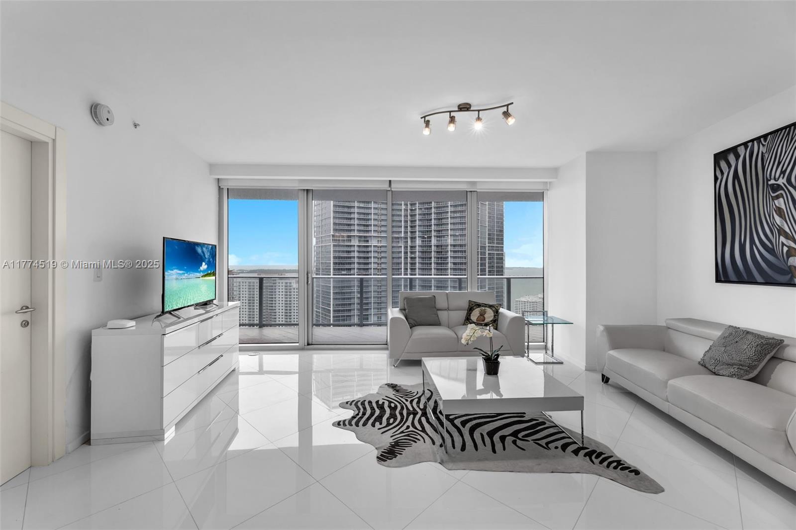 200 Biscayne Boulevard Way 3908, Miami, Broward County, Florida - 2 Bedrooms  
3 Bathrooms - 