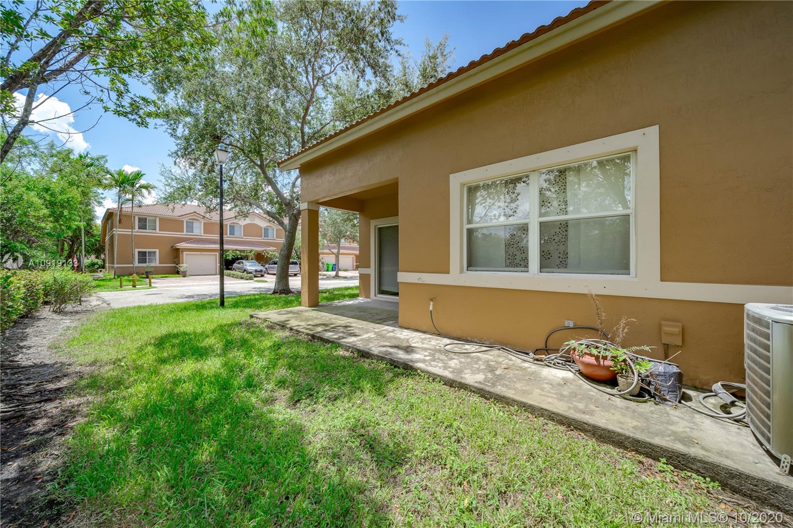 SUNSET PLAZA - Residential Lease