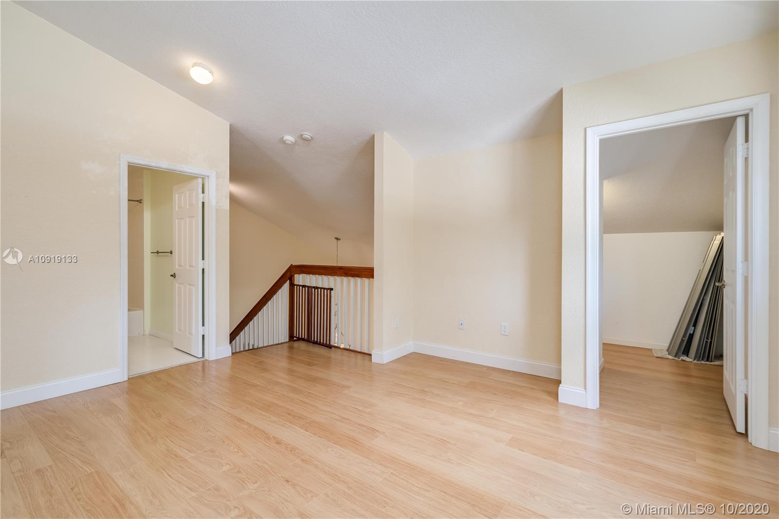 SUNSET PLAZA - Residential Lease