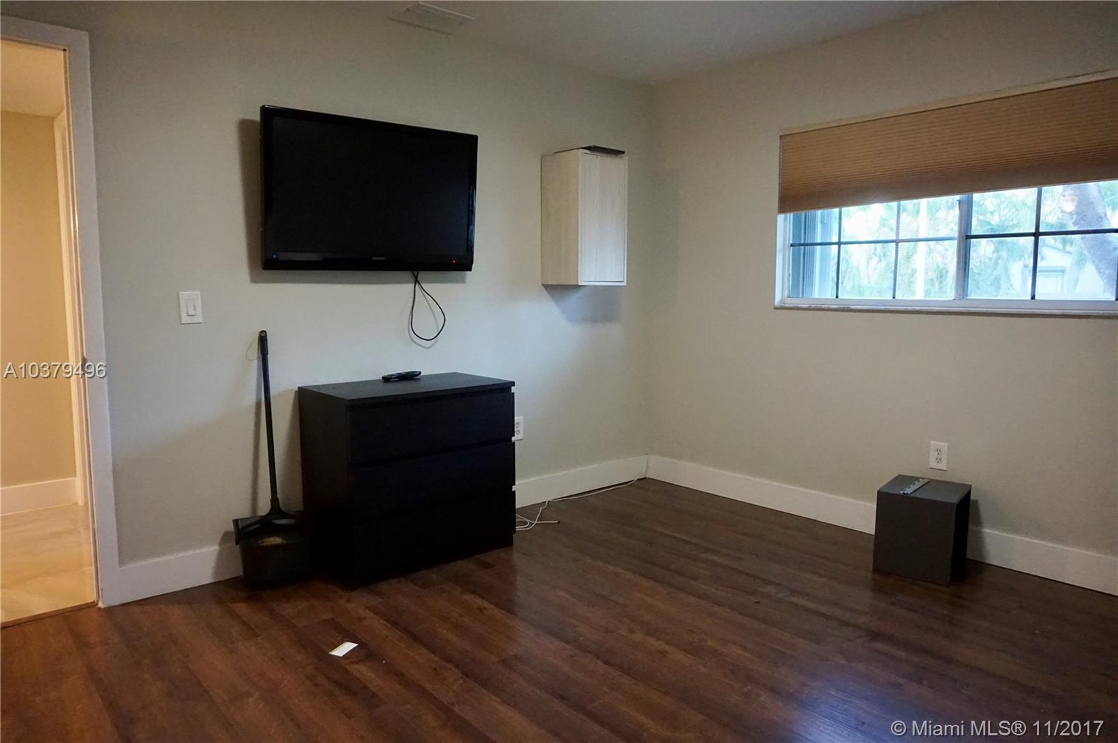 CHATEAU DE VILLE CONDO - Residential