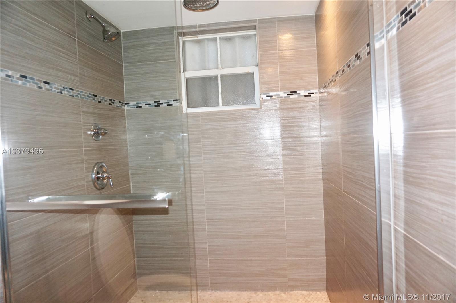 CHATEAU DE VILLE CONDO - Residential