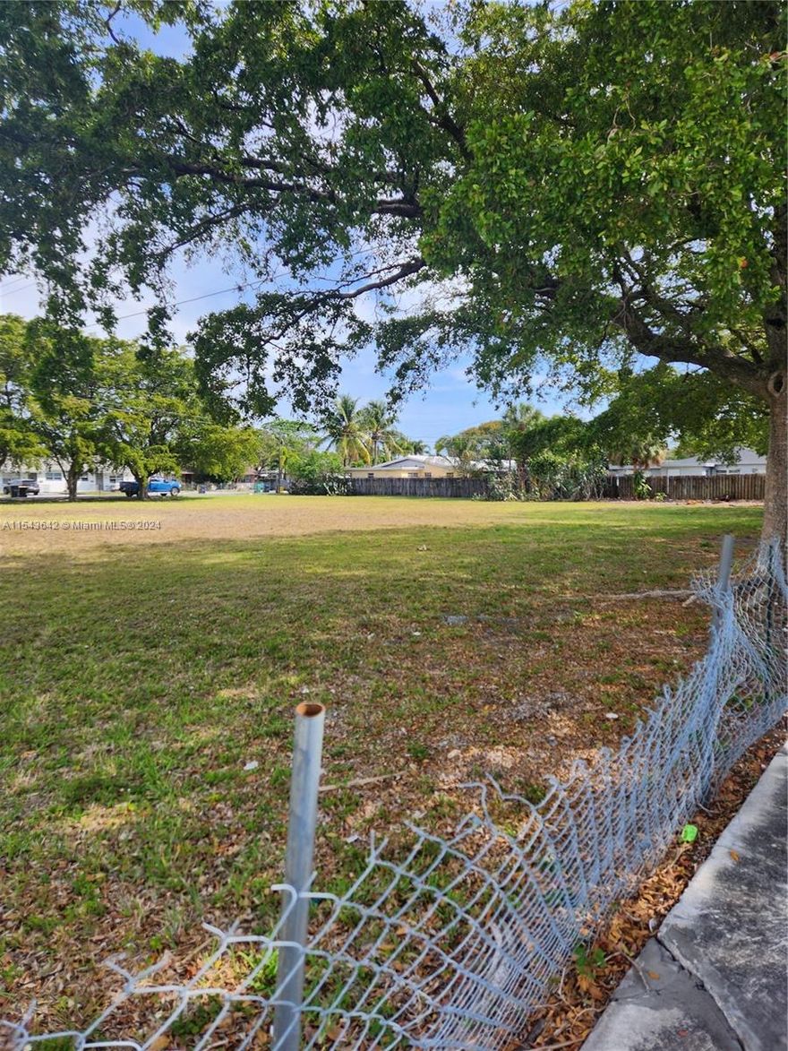 1 Acre of Commercial land, Corner Lot, on Federal Hwy. Great Exposure. Great Location. Close to Sheridan St., Hollywood and Dania Beach. Property is only 10 minutes away from Fort Lauderdale–Hollywood International Airport.