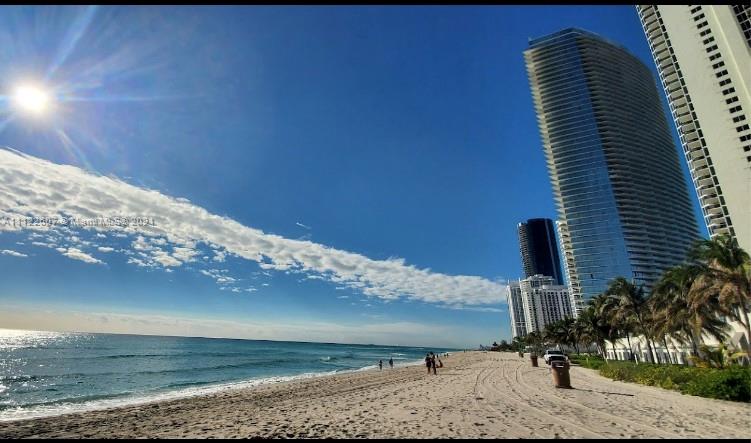 THE AVENTURA BEACH CLUB C - Residential