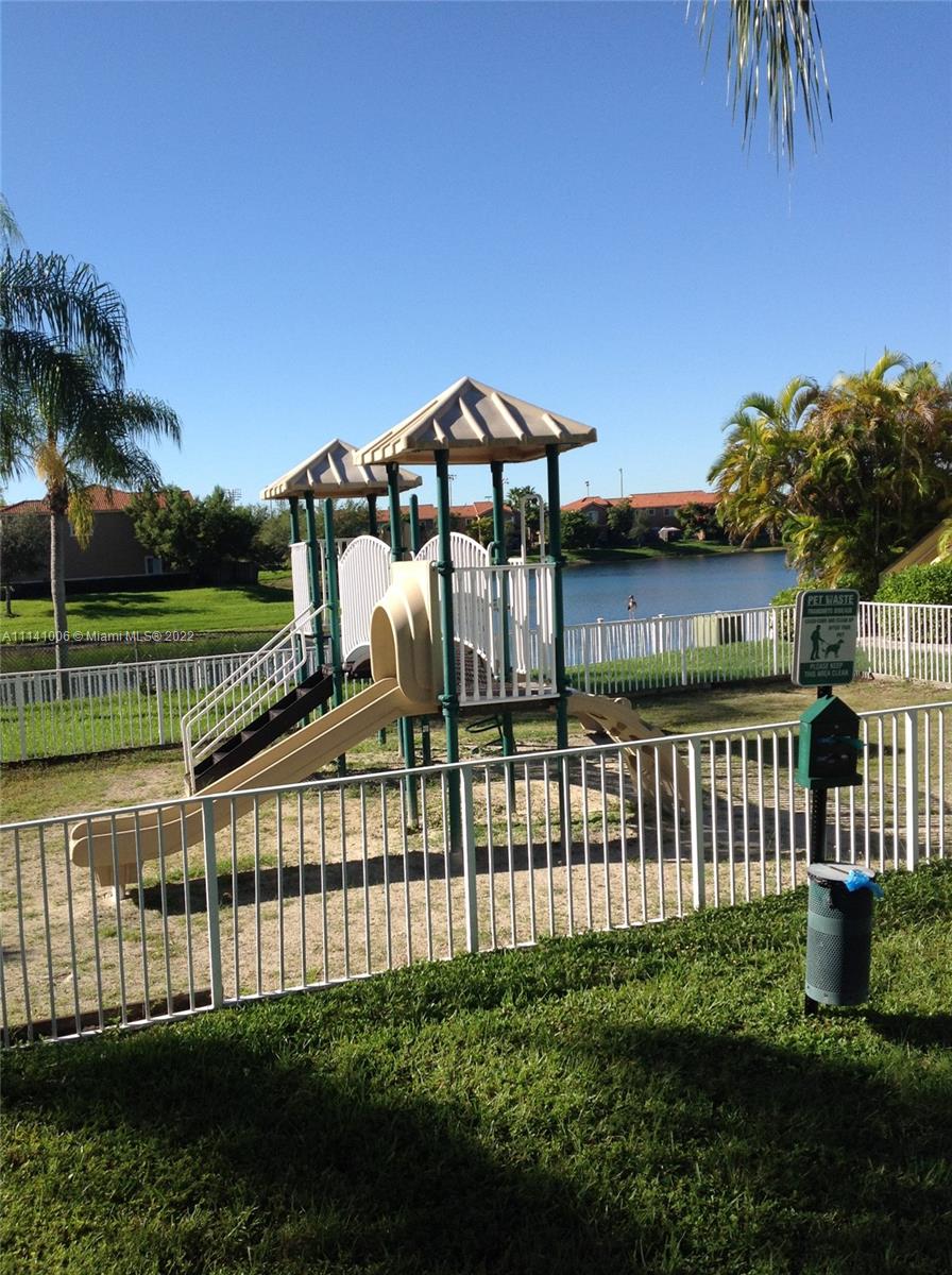 LE CLUB AT OLD CUTLER CON - Residential