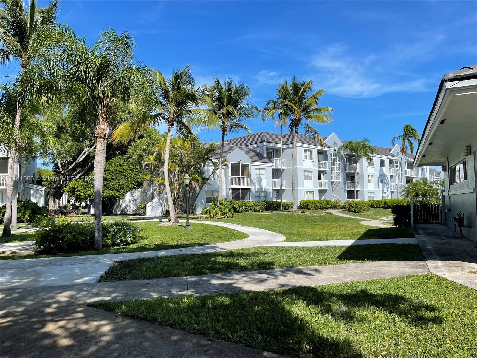 LE CLUB AT OLD CUTLER CON - Residential