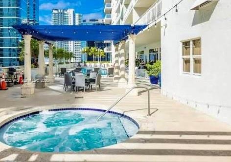 THE CLUB AT BRICKELL BAY - Residential
