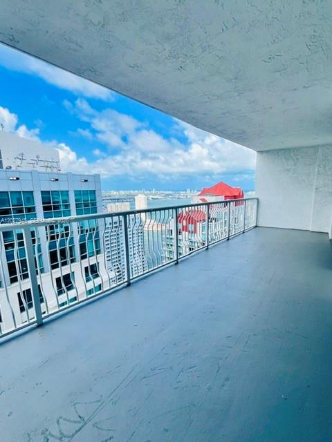 THE CLUB AT BRICKELL BAY - Residential