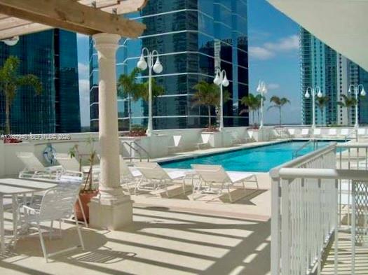 THE CLUB AT BRICKELL BAY - Residential