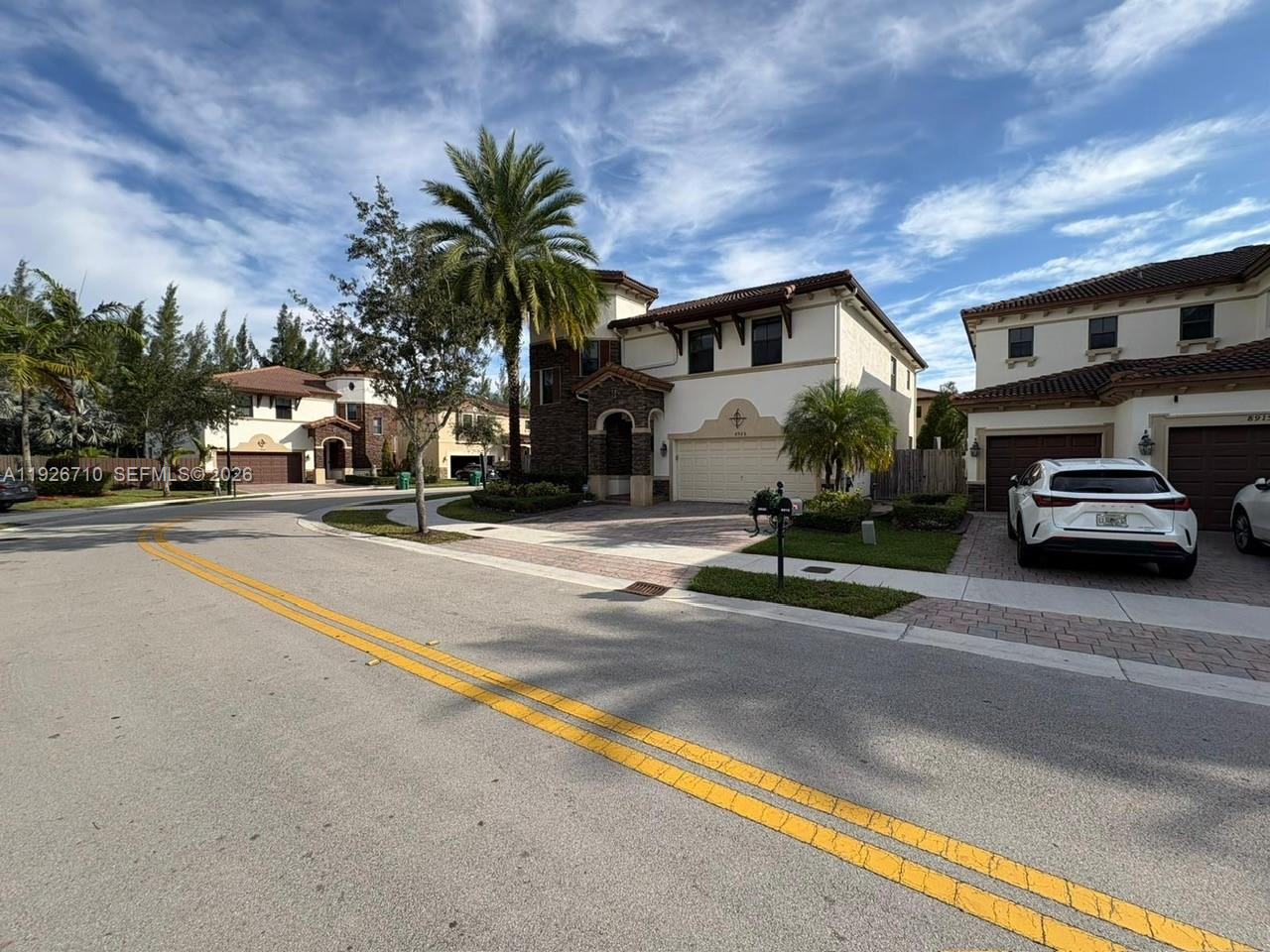 DORAL BREEZE - Residential