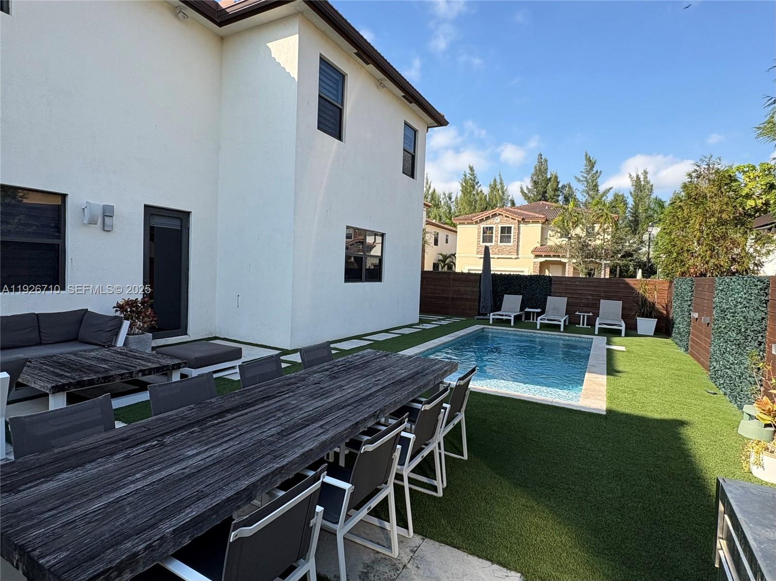 DORAL BREEZE - Residential