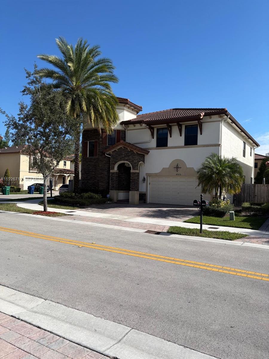 DORAL BREEZE - Residential