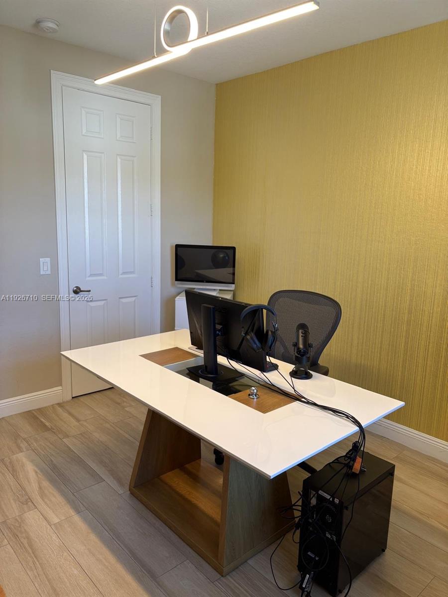 DORAL BREEZE - Residential