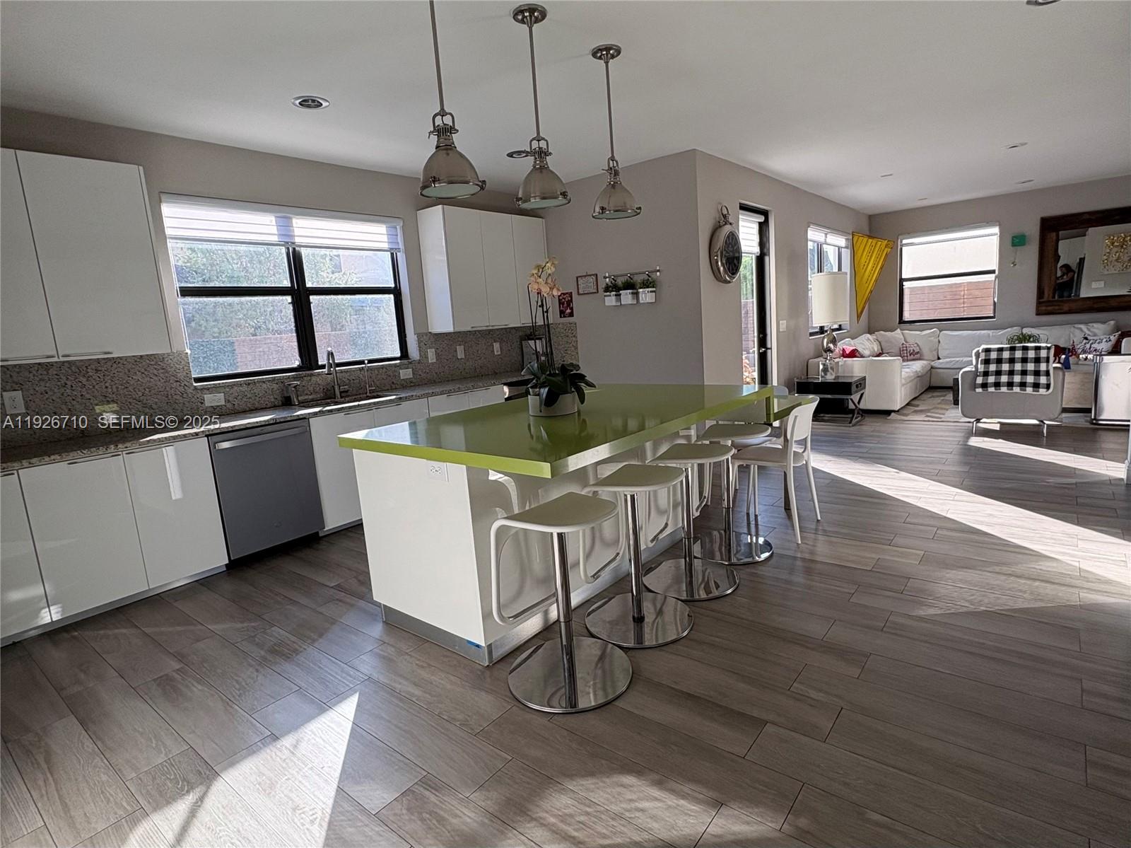 DORAL BREEZE - Residential