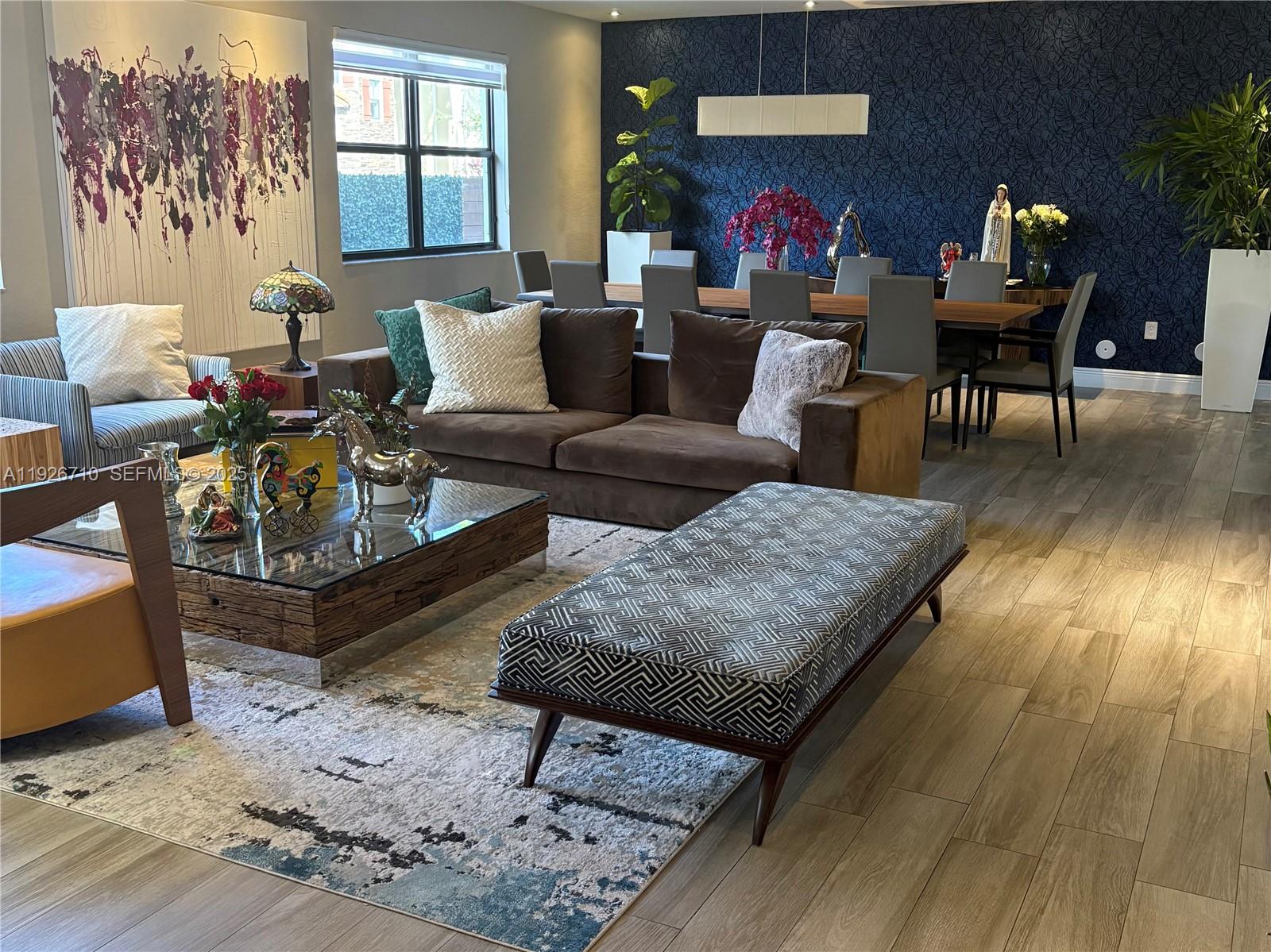 DORAL BREEZE - Residential