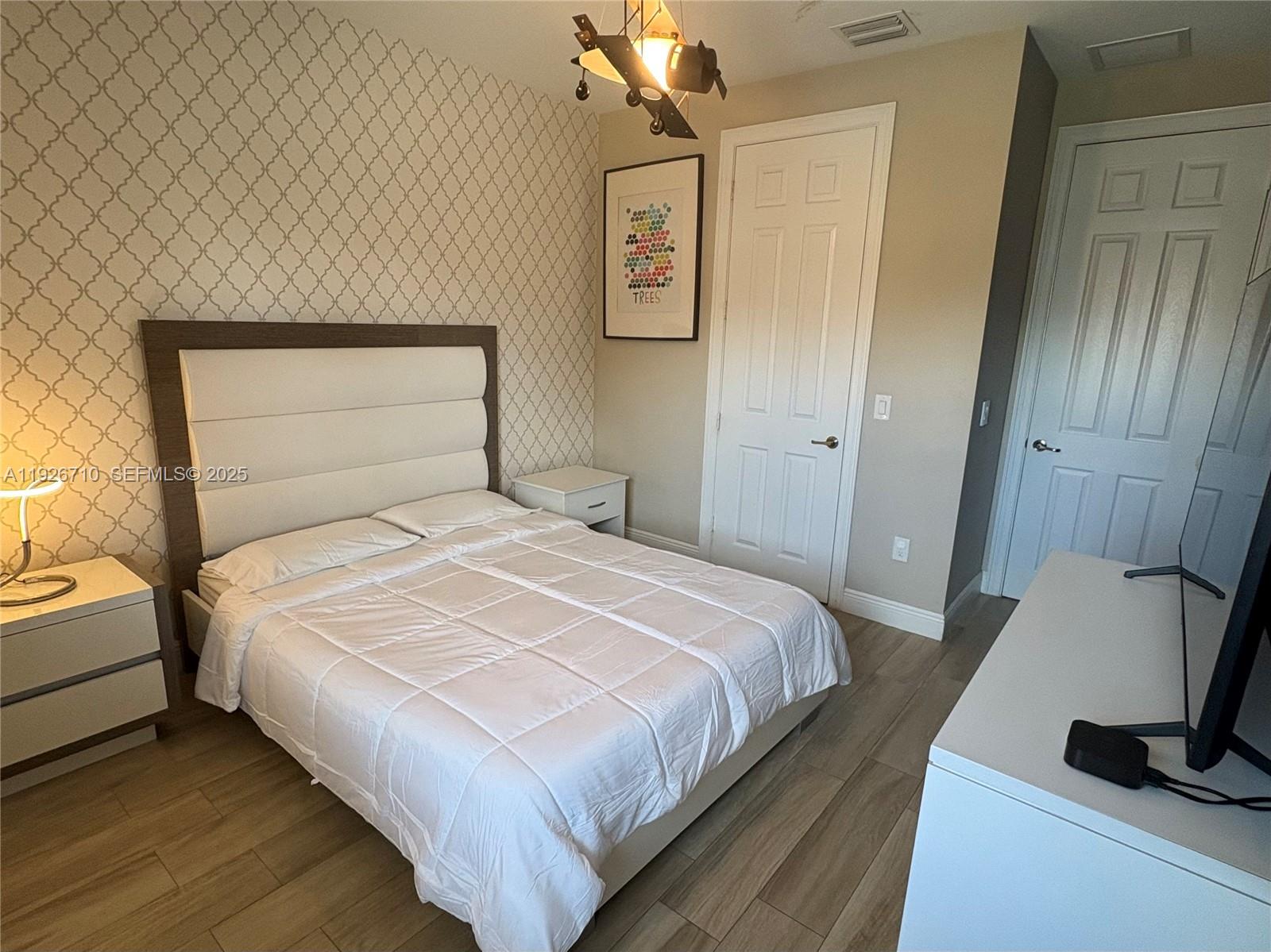 DORAL BREEZE - Residential